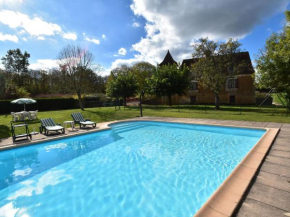 Vintage Holiday Home in Besse with Swimming Pool